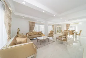 Villa with pool - Image 3