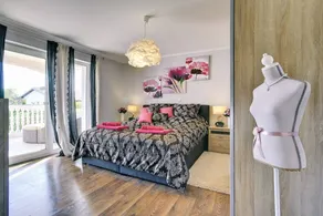 Lovely house with terrace, pool & garden | Pets allowed - Image 3