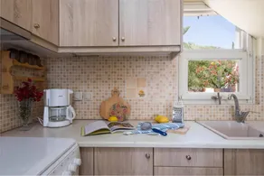 Family-oriented villa with garden, terrace & private pool | Mountain view - Image 3
