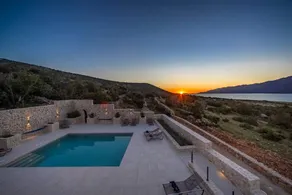 Villa with sauna, garden & fast internet | Beach view - Image 5