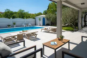 Villa mit Terrasse, Garten und Grill | Bergblick - Image 3