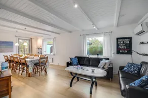 Holiday home with terrace, hot tub & garden | Sea view - Image 4
