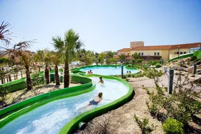 Resort with barbecue & pool | Sea view - Image 2