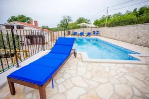 Relaxing villa with pool and garden for six persons in central Istria - Image 2