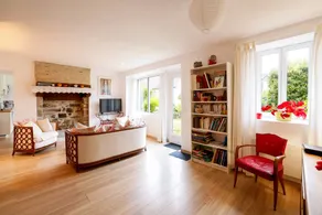 Cottage with terrace & garden - Image 4