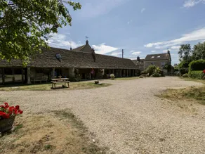 Cottage with garden - Image 3