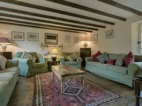 Cottage with pool, BBQ & garden - Image 5