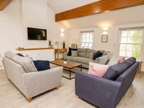 Cottage with terrace & garden - Image 3
