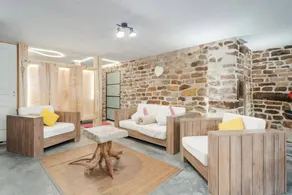 Ferienhaus 'Piscine Spa Et Sauna Privé' mit Seeblick, privatem Pool und WLAN - Image 4