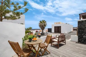 Vacation Apartment 'Playa Marina Eco Bungalow Arrieta' with Sea View, Private Terrace and Wi-Fi - Image 3