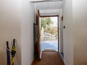 Family-friendly cottage with BBQ & garden | Beach view - Image 3
