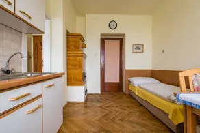 Holiday apartment with garden & barbeque - Image 4
