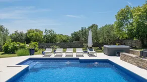Villa mit Whirlpool, Garten und Grill - Image 2