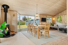 House with hot tub & terrace - Image 4