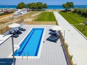 Villa with garden, terrace & private pool - Image 4
