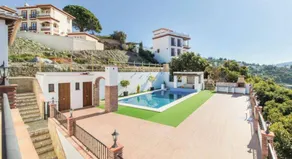 Elegant Villa with Jacuzzi in Canillas de Albaida - Image 2