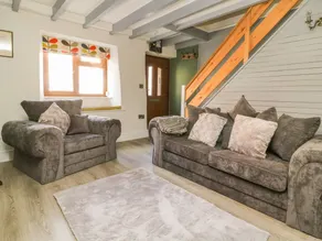 Cottage with garden - Image 3