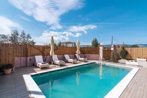 Villa with private pool & garden - Image 3