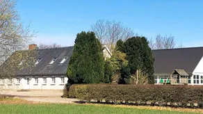 Big holiday home with garden, pool & sauna - Image 2