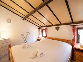 Nice holiday apartment with terrace, pool & garden - Image 3
