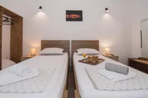Private room with pool & terrace | Dogs allowed - Image 3