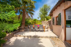 Children-friendly chalet with private pool, garden & terrace - Image 2