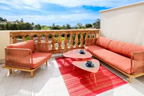 Appartement avec jardin, terrasse et piscine | Vue mer - Image 3