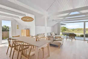 Holiday home with BBQ, garden & terrace | Water view - Image 5