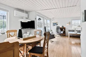 Holiday home with terrace & barbecue - Image 5