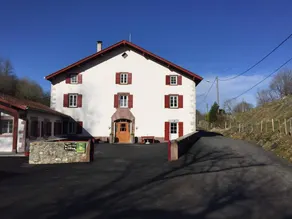 Fully equipped pleasant gite with terrace & garden - Image 2
