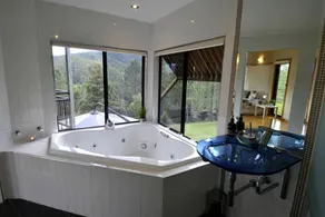 Sleek Uki Accommodation in the Tweed Hinterland Ideal as a Couples Retreat, NSW - Image 5