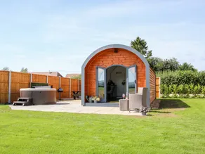 Child-friendly cottage with garden & jacuzzi - Image 3
