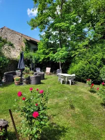 Fully equipped pleasant gite with terrace, garden & BBQ - Image 3