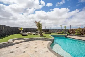 Maison avec piscine, barbecue et jardin | Vue mer - Image 2