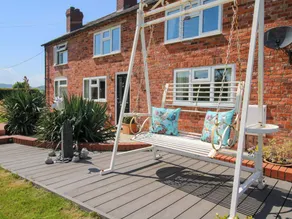 Child-friendly beautiful cottage with garden - Image 4