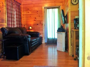 Romantic Cabin Rental for Two with a Private Hot Tub near St. Louis, Missouri - Image 2