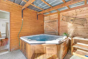 Entire Vacation Home 'With Private Spa for 6, Mountain View, Wi-Fi & AC' - Image 5