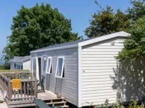 Mobile home with heated pool - Image 4