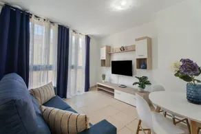 Agréable appartement de vacances avec internet haut débit | Vue ville | À côté de la plage | Adapté au travail à distance - Image 2
