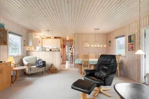 Holiday home with barbecue - Image 4