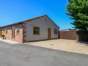Child-friendly cottage with garden - Image 3
