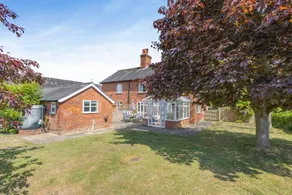Cottage with BBQ & garden - Image 5