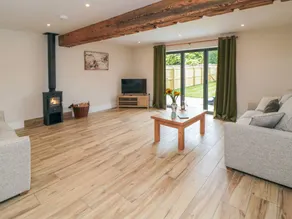 Cottage with garden & jacuzzi - Image 5