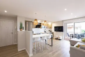 Apartment with pool & terrace - Image 4