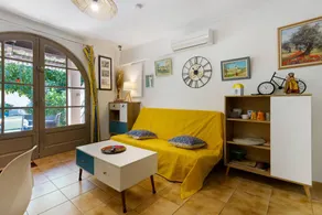 Holiday home with barbeque & terrace | Garden view - Image 2