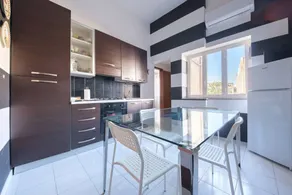 Agréable appartement de vacances avec internet haut débit et terrasse | Vue ville | Parfait pour le travail à distance | Avec animaux autorisés - Image 4