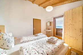 Flat with garden, BBQ & pool - Image 5