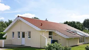 House with terrace, garden & jacuzzi - Image 3