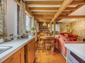 Family-oriented pleasant cottage with terrace, garden & BBQ | River view - Image 5