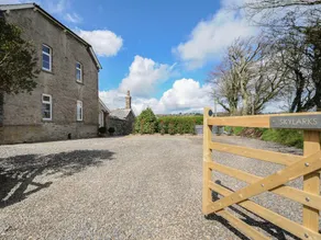 Cottage with hot tub & garden | Beach view - Image 2